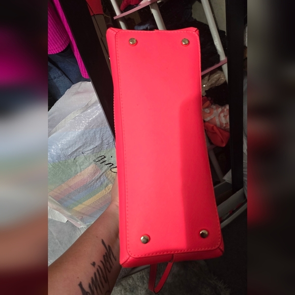 🍁🍂NWOT Kate Spade Beige/Neon Pink Leather Cedar Street Maise Satchel - Picture 6 of 6